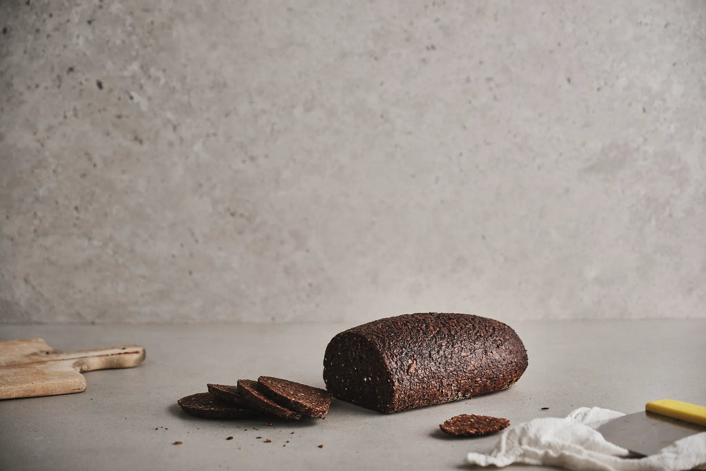 Großes Vollkornschwarzbrot