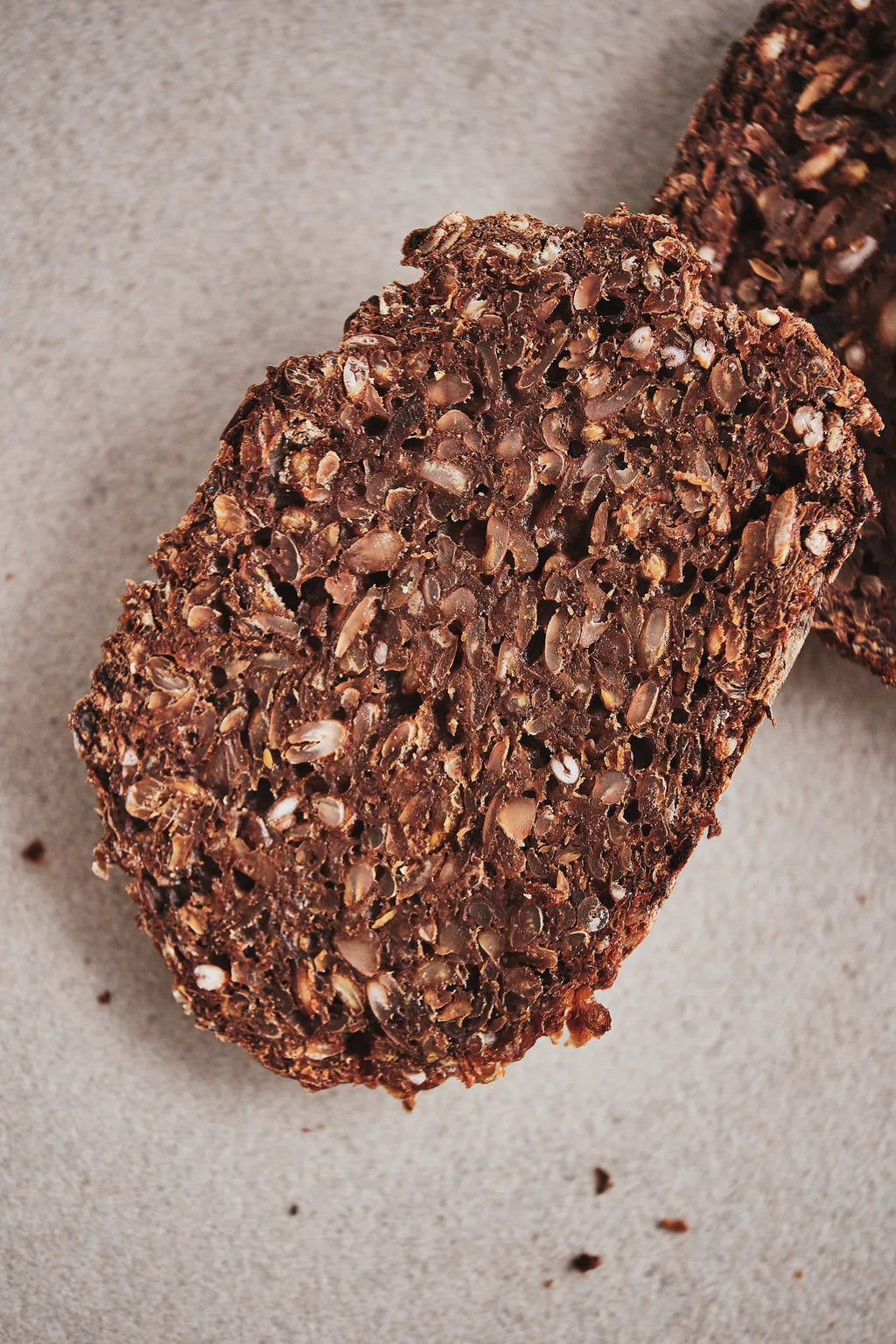 Kleines Vollkornschwarzbrot