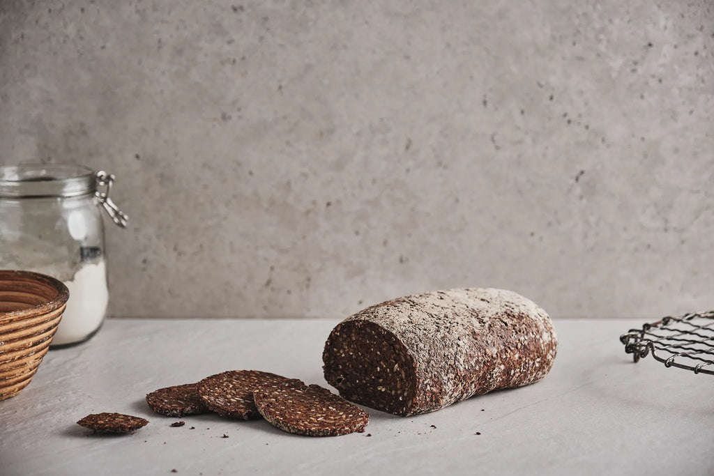 Großes Sonnenblumenkern-Schwarzbrot