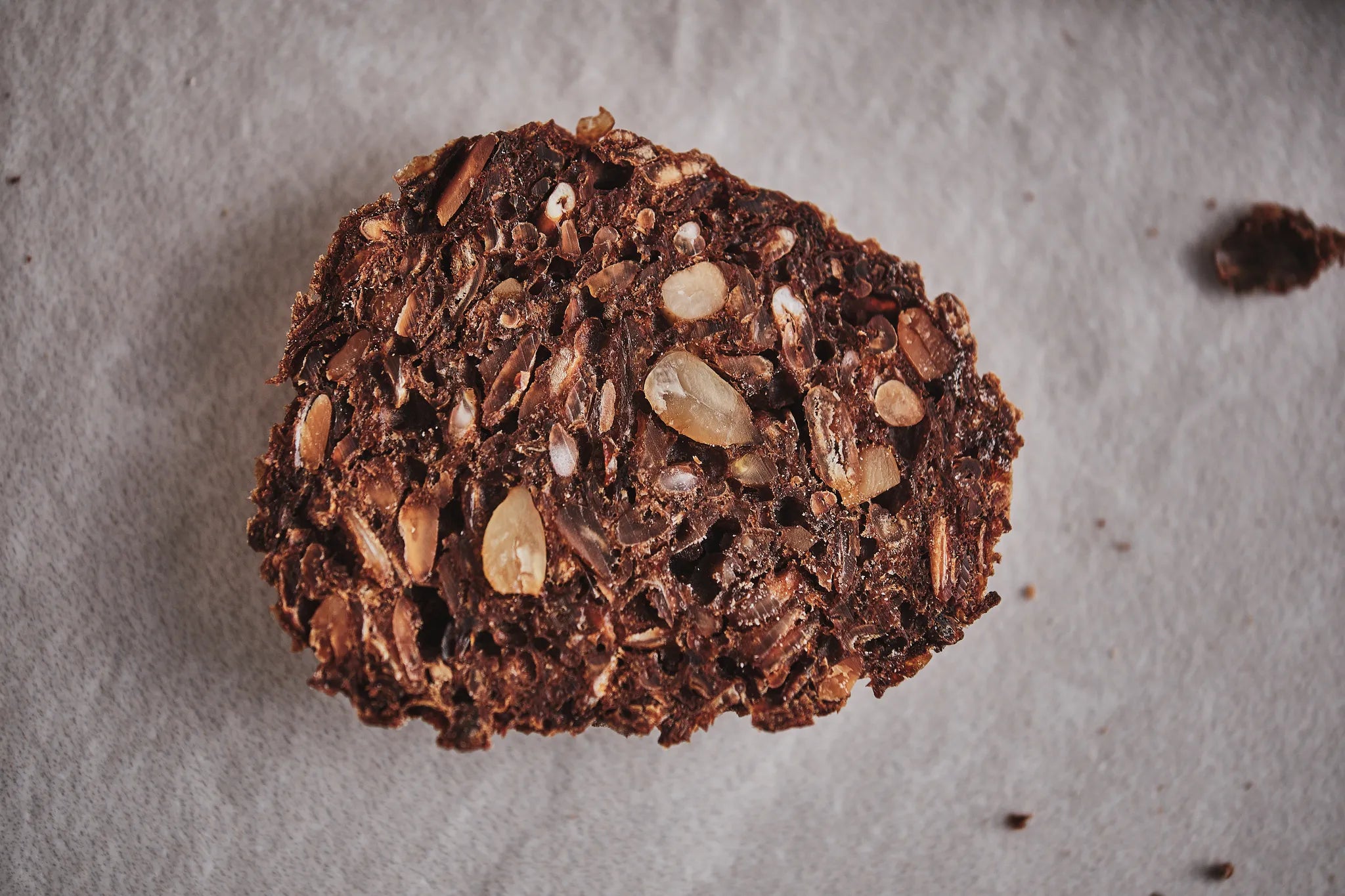 Großes Sonnenblumenkern-Schwarzbrot