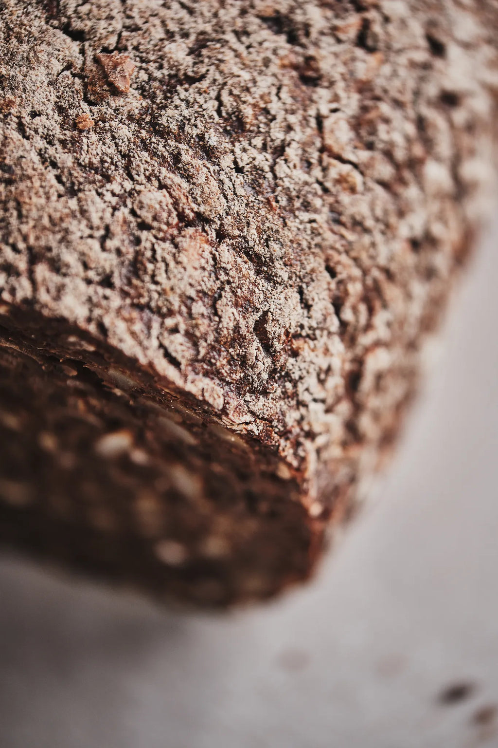 Großes Sonnenblumenkern-Schwarzbrot