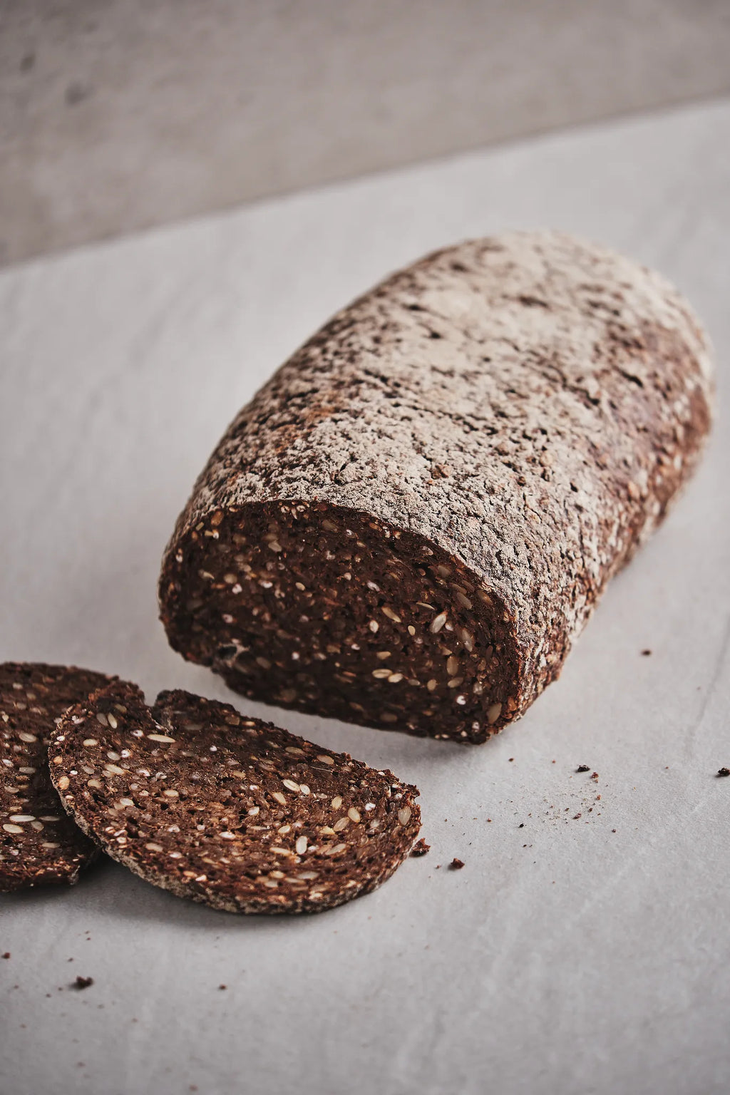 Großes Sonnenblumenkern-Schwarzbrot
