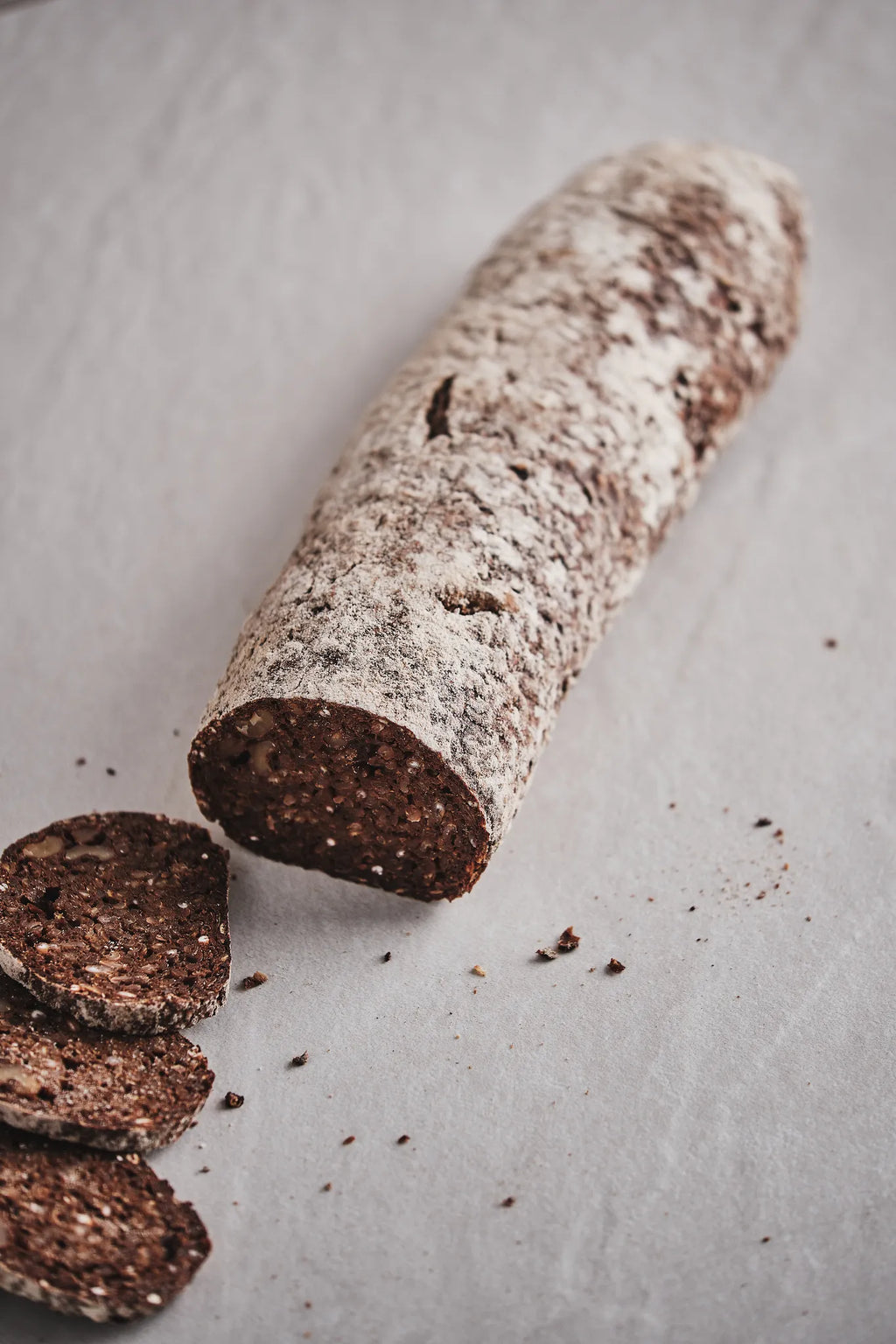 Walnuss-Schwarzbrotstange