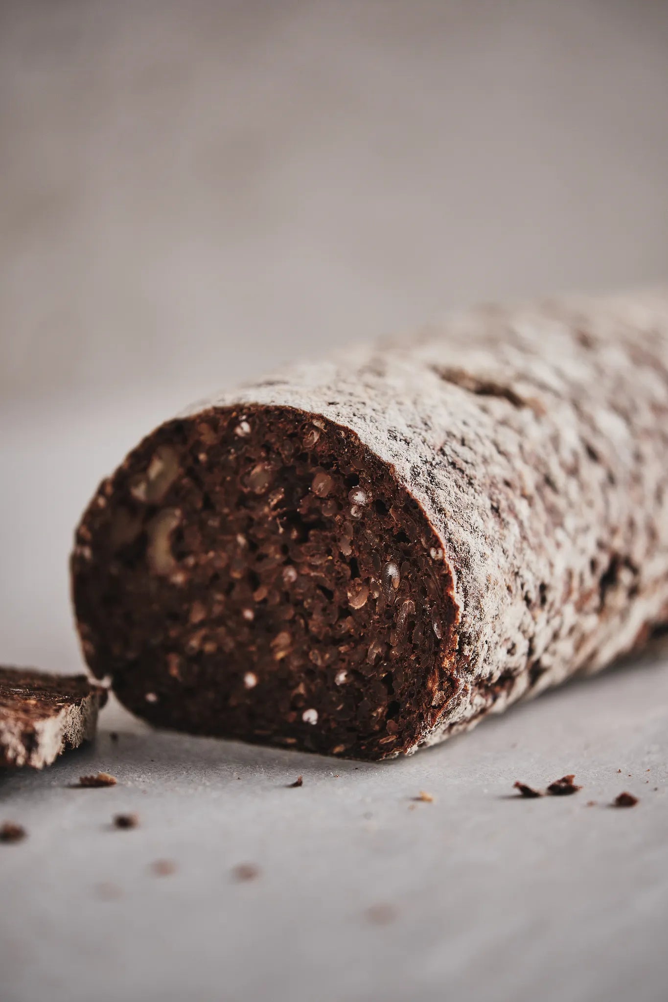 Walnuss-Schwarzbrotstange