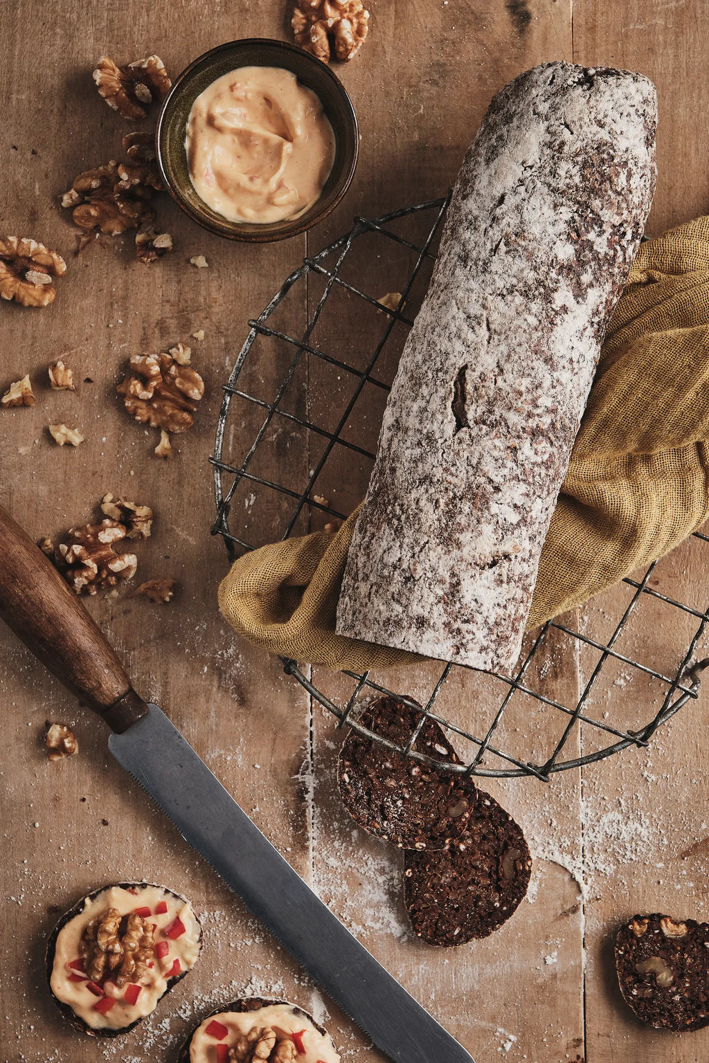 Walnuss-Schwarzbrotstange