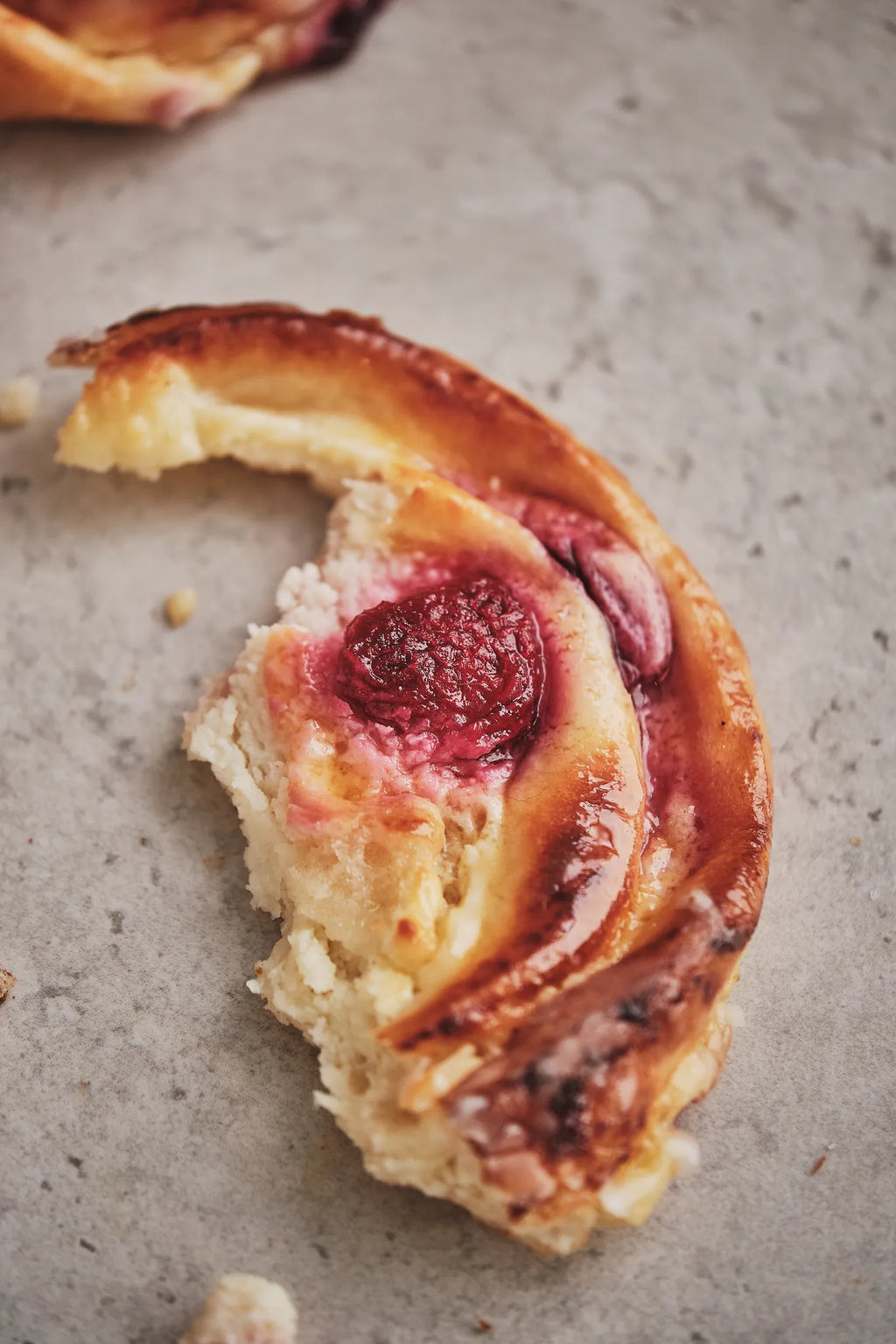 Quarkschnecke mit Himbeeren