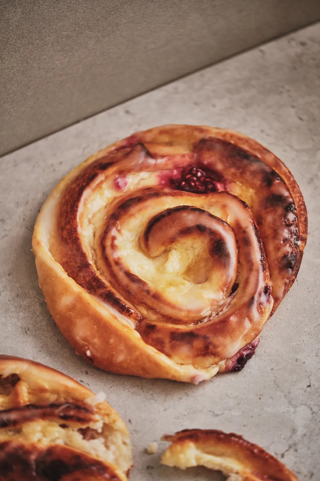 Quarkschnecke mit Himbeeren
