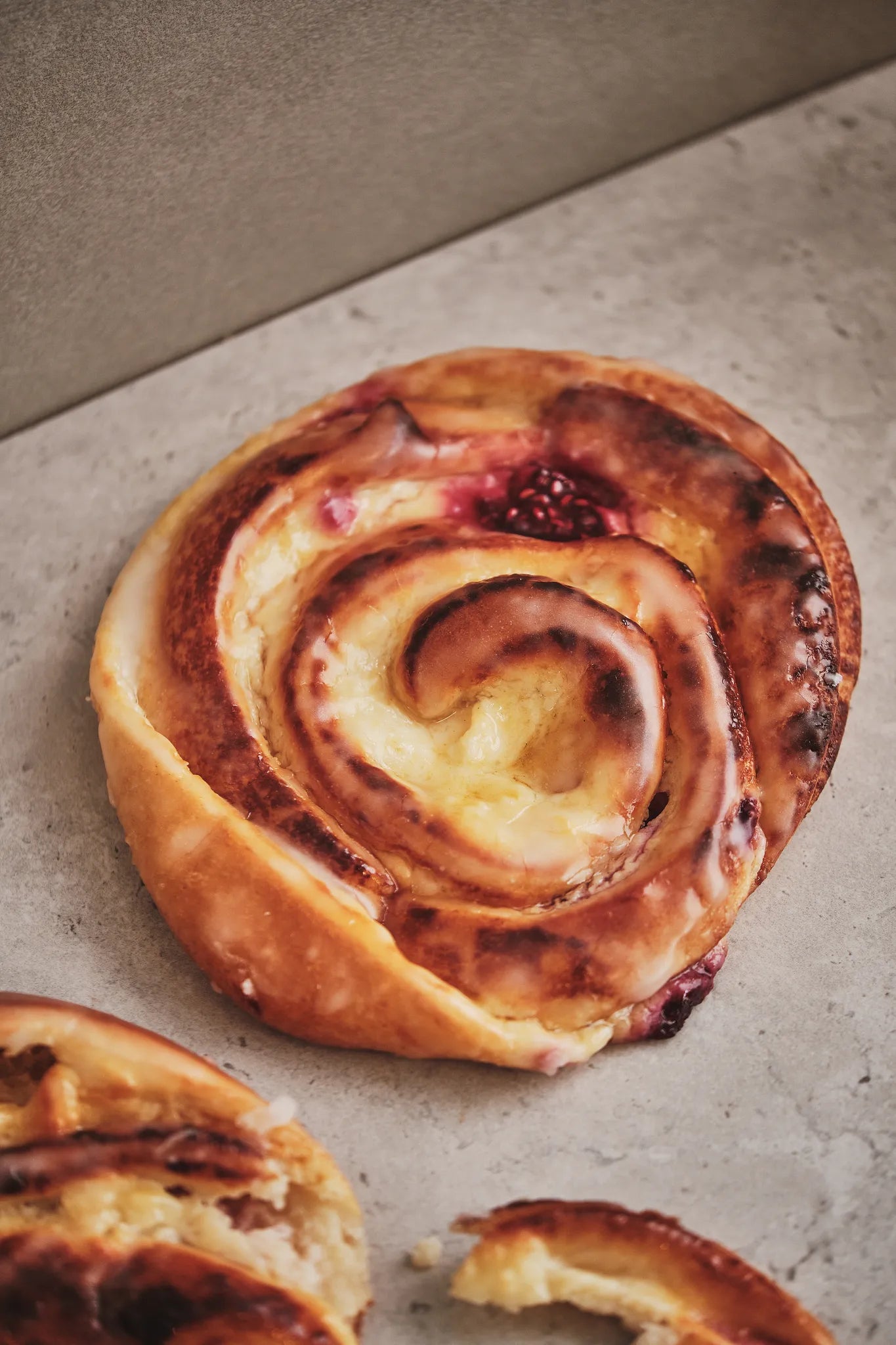 Quarkschnecke mit Himbeeren