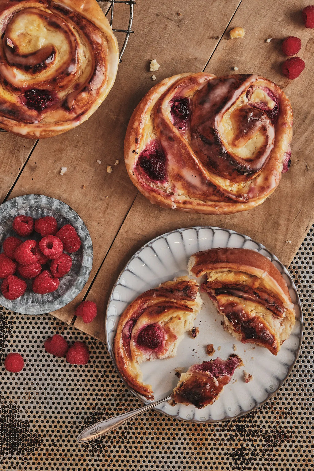 Quarkschnecke mit Himbeeren